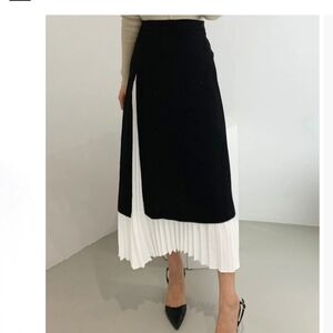 NWOT Commense Two-toned Pleated Midi Skirt